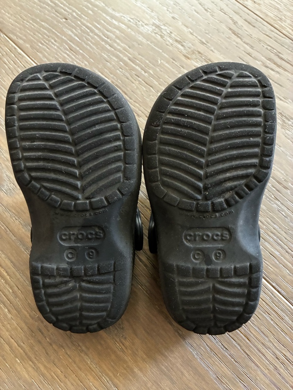 CROCS Kids Classic Clog - Black Size 9 Toddler - Picture 2 of 7